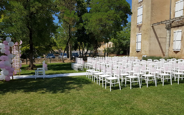 Mariages, chambres d'hôtes et privatisation du château de l'hers